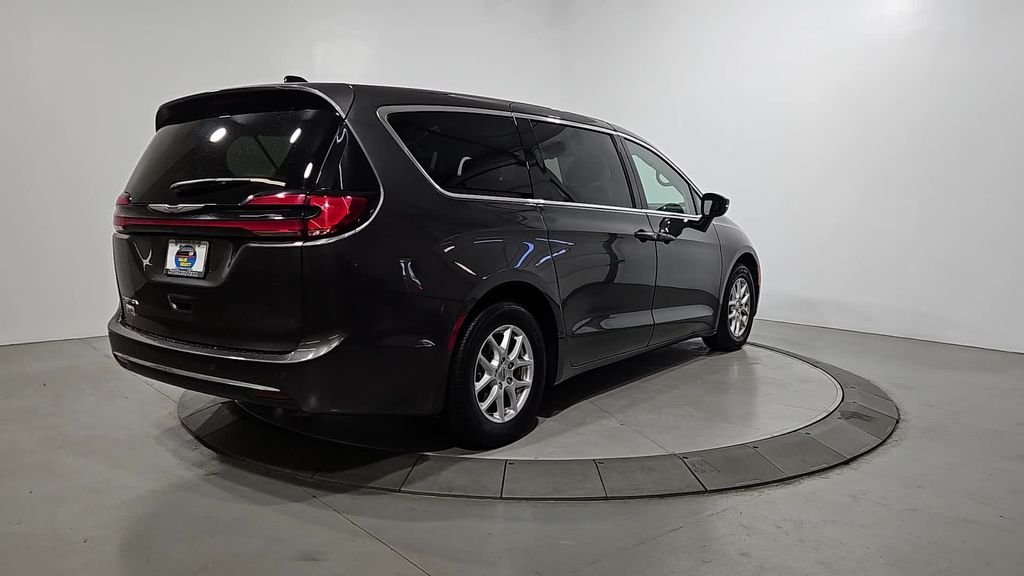 Used 2023 Gray Chrysler Touring L image 5