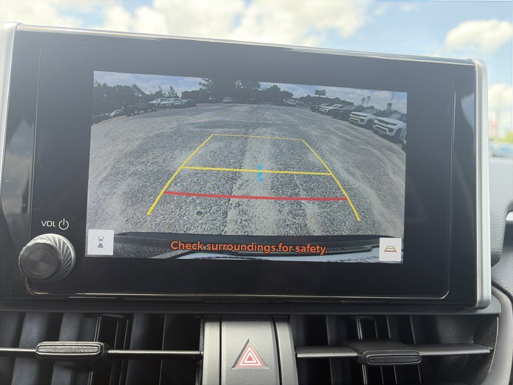 Used 2025  Toyota XLE image 23