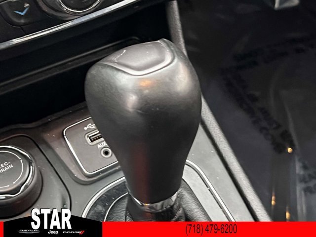 Used 2019 Granite Crystal Metallic Clearcoat Jeep Limited image 33