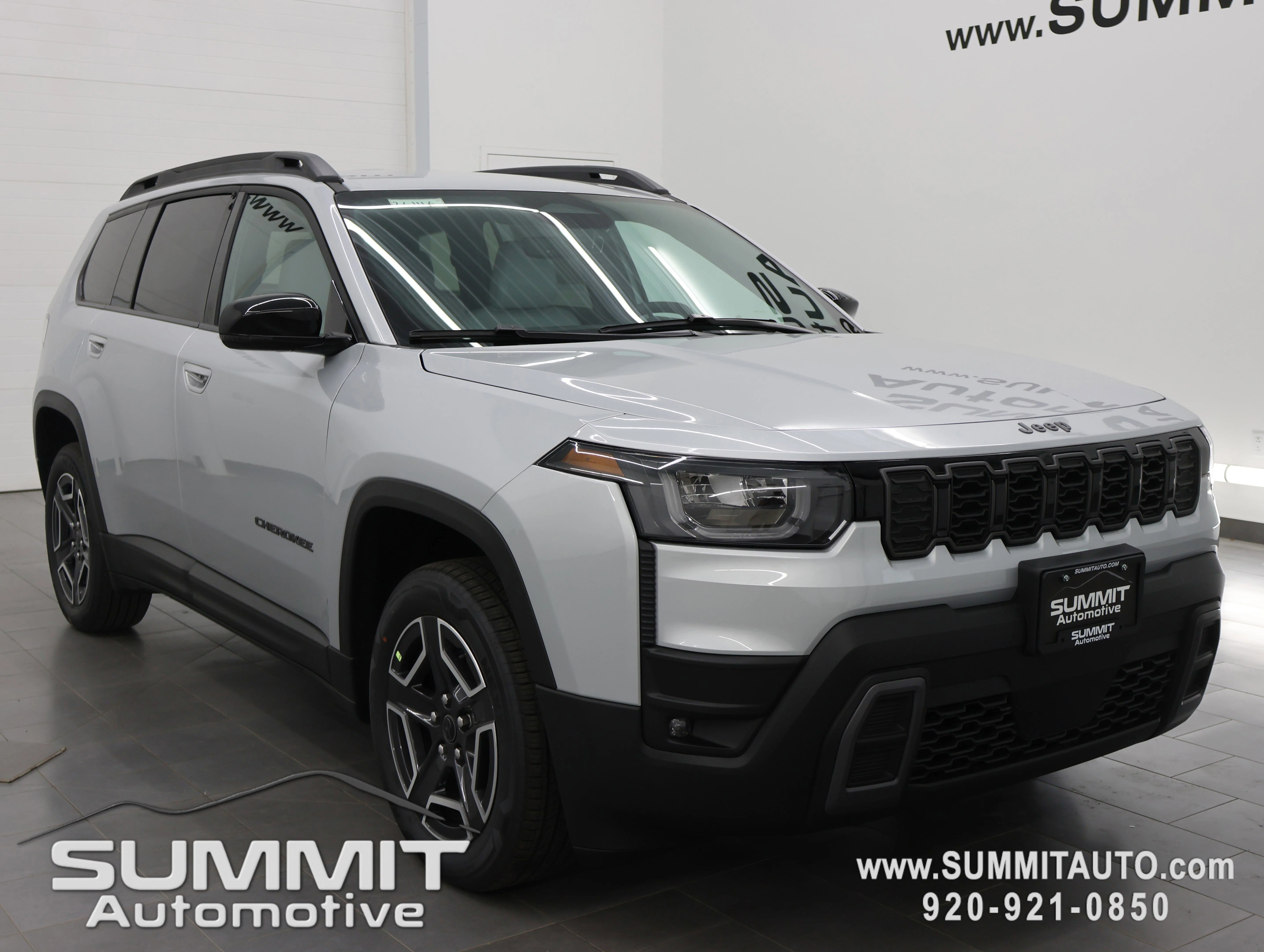 New 2026 Silver Zynith Clear-Coat Exterior Paint Jeep Limited image 2