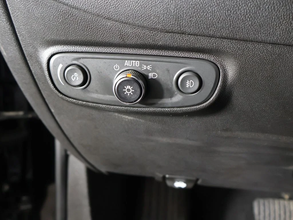 Used 2022 Black Chevrolet Premier image 34