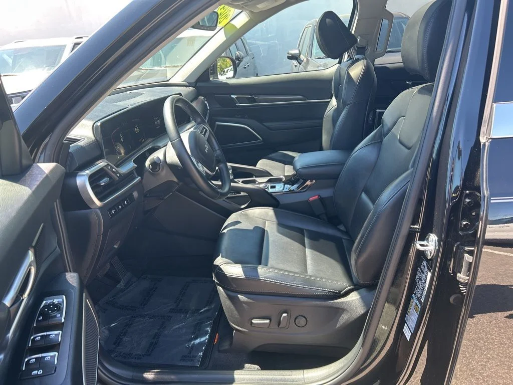 Used 2024 Black Kia S image 13