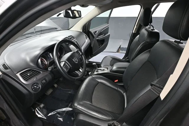 Used 2017 Gray Dodge Crossroad image 22
