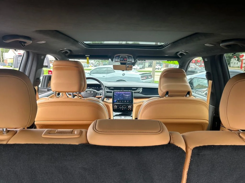 Used 2025 White Jeep Summit Reserve image 34