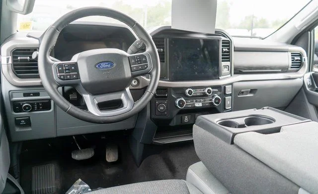 2025 Ford F-150 XLT - Photo 7