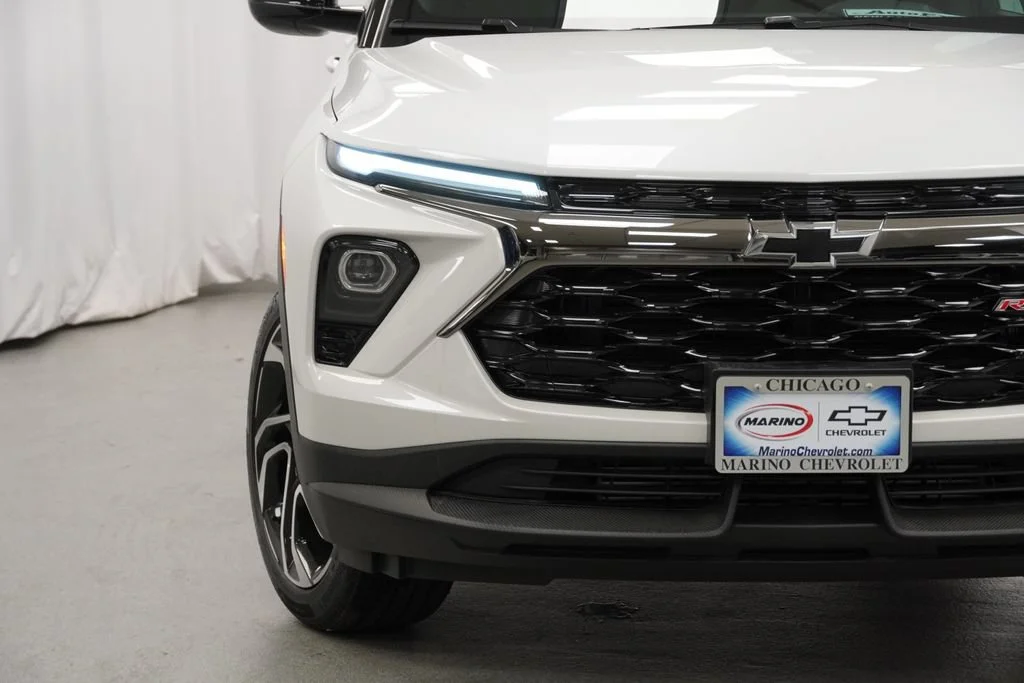 New 2026 Iridescent Pearl Tricoat Chevrolet RS image 32