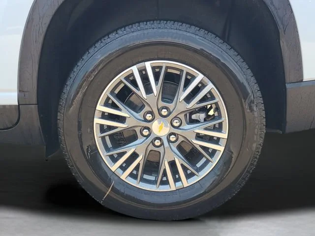 New 2026 Polar White Tricoat Chevrolet LT image 37