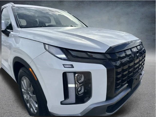 Used 2024 White Hyundai SEL image 2
