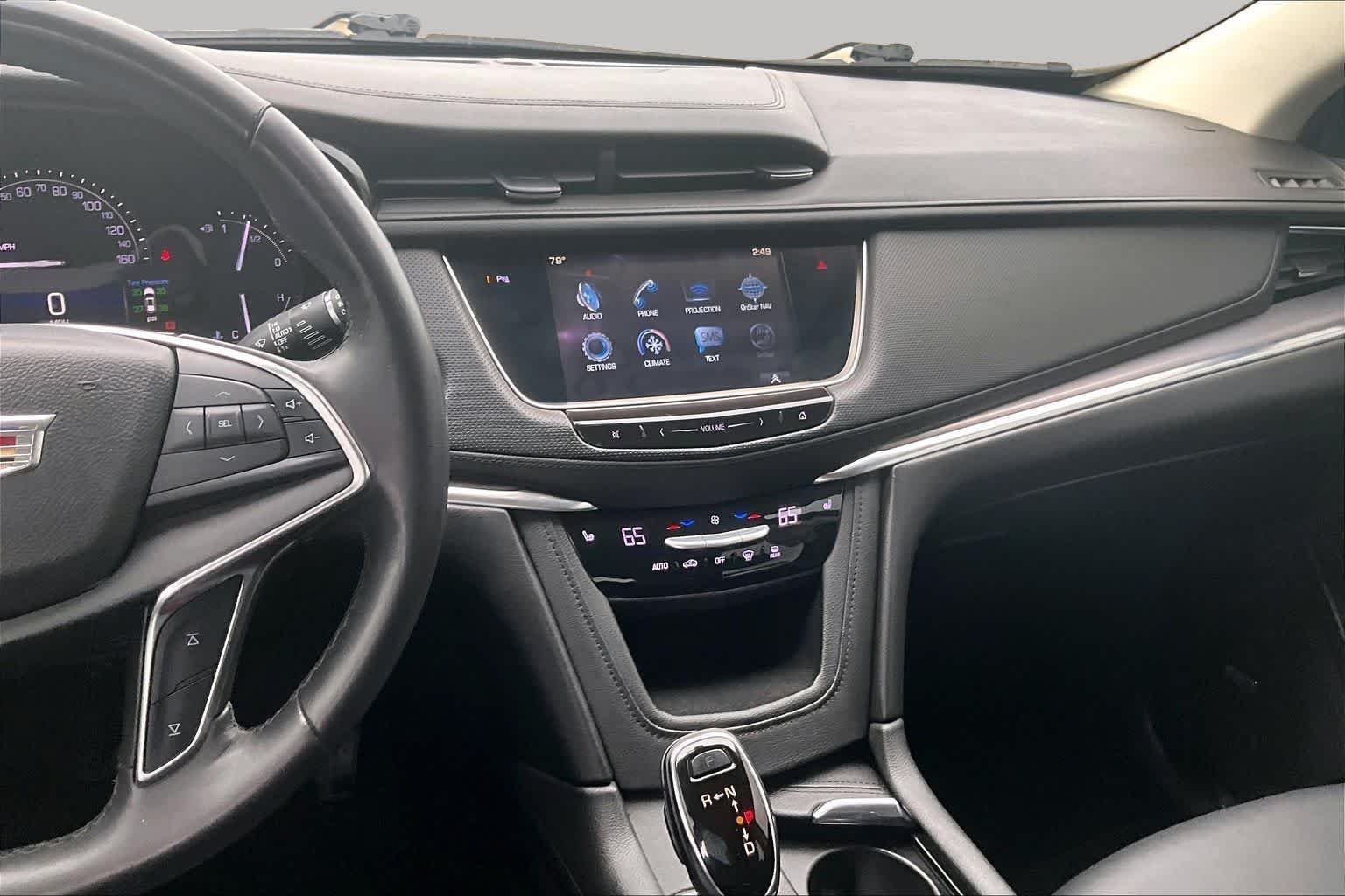 Pre-Owned 2017 Cadillac XT5 Luxury FWD