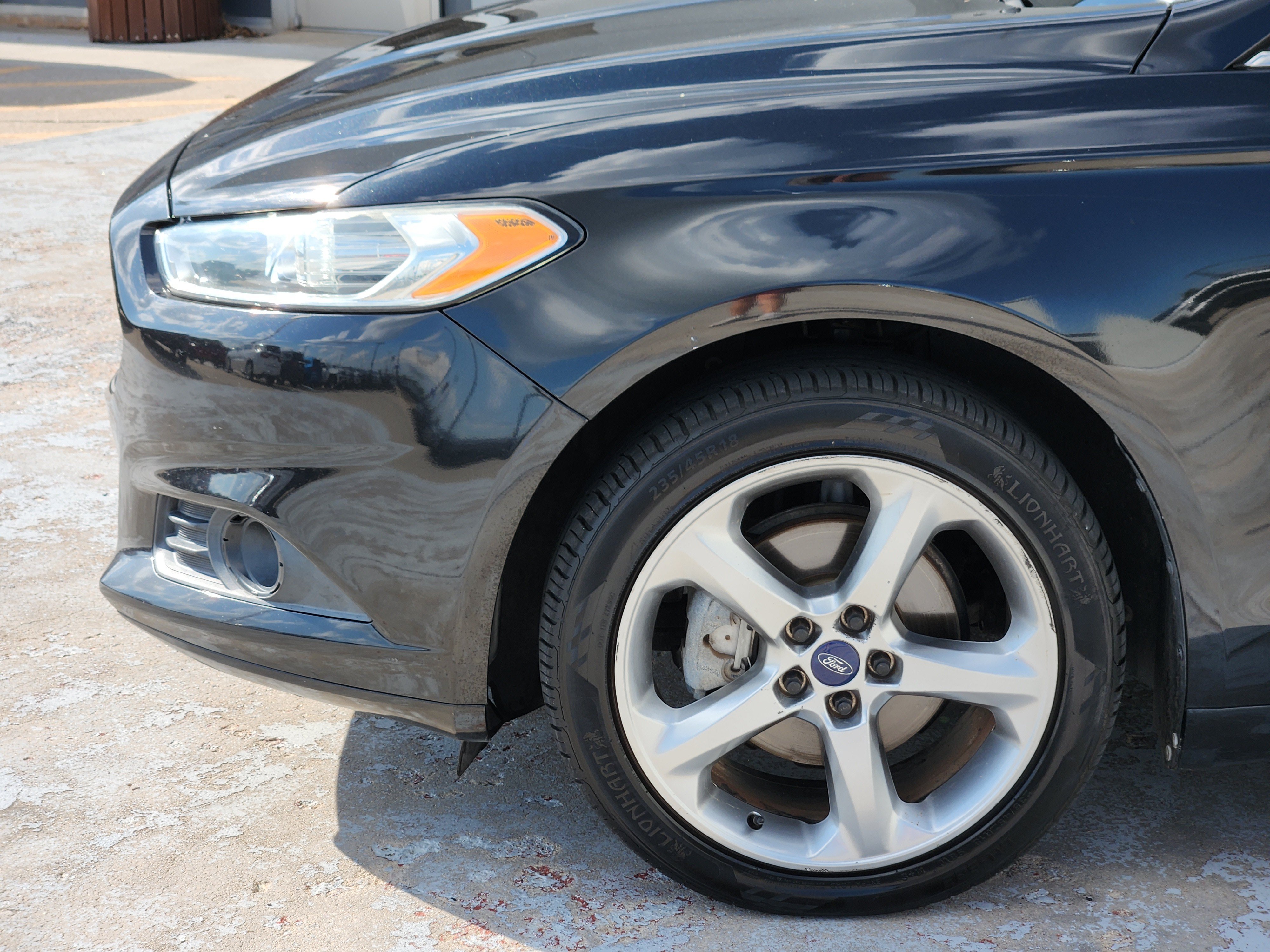 Used 2013 Tuxedo Black Metallic Ford SE image 8