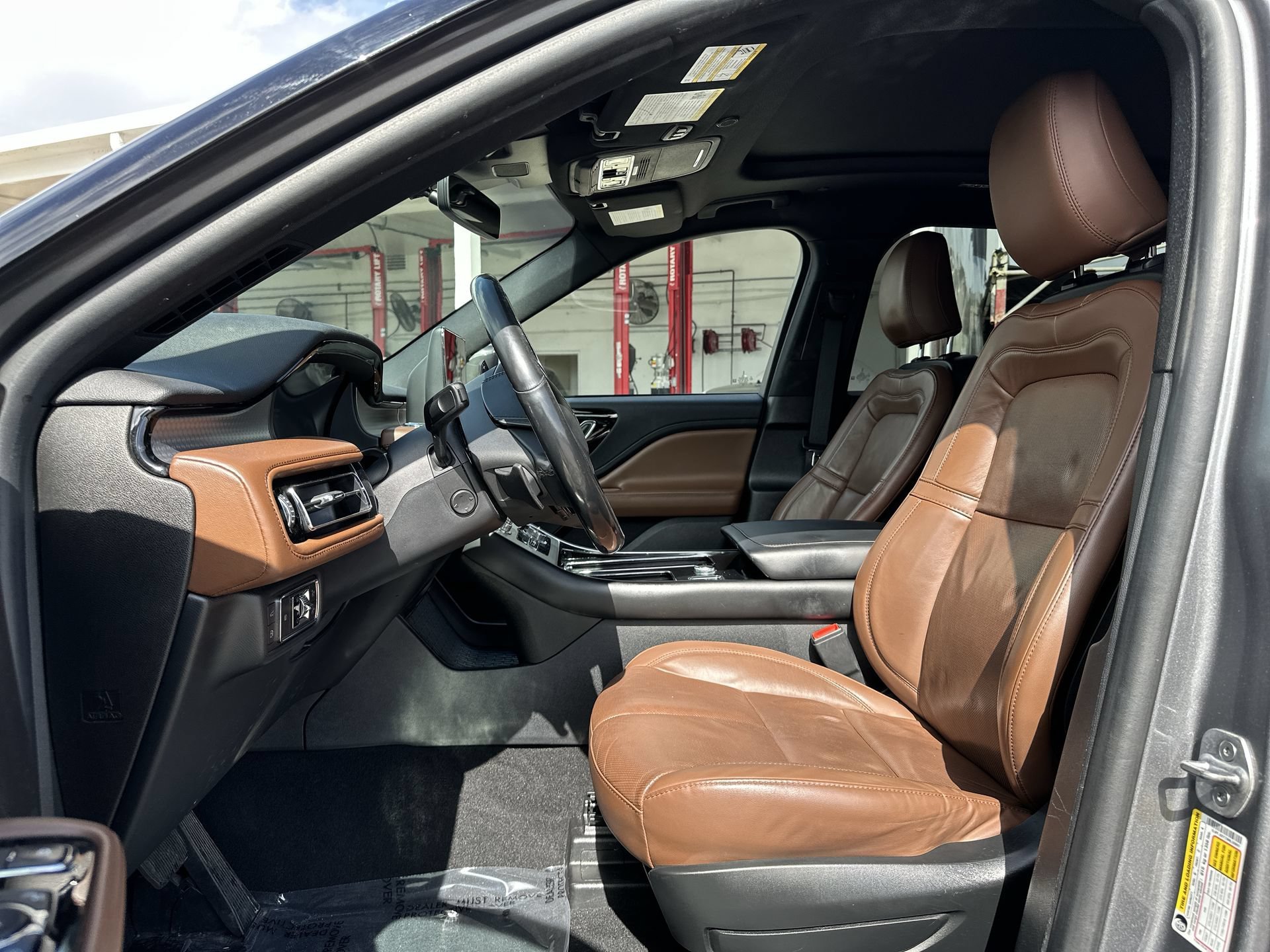 Used 2022 Gray Metallic Lincoln Grand Touring image 13