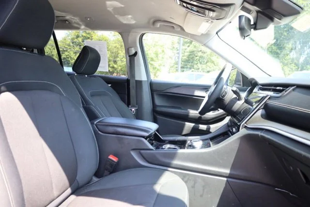 Used 2023 White Jeep Laredo image 40