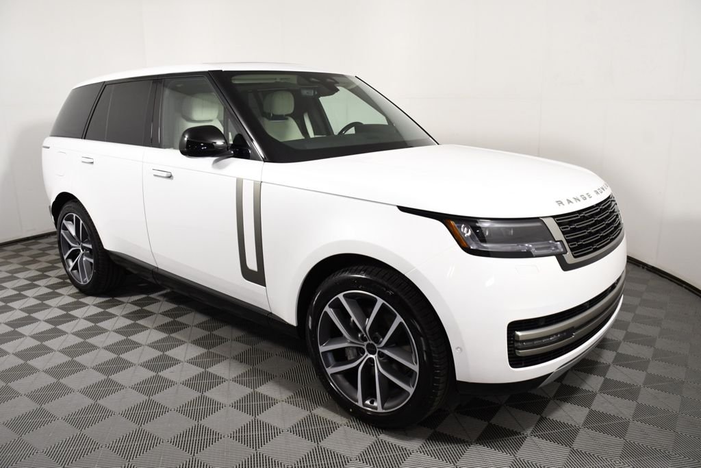 New 2026 Ostuni Perl Wh Land Rover SE image 8