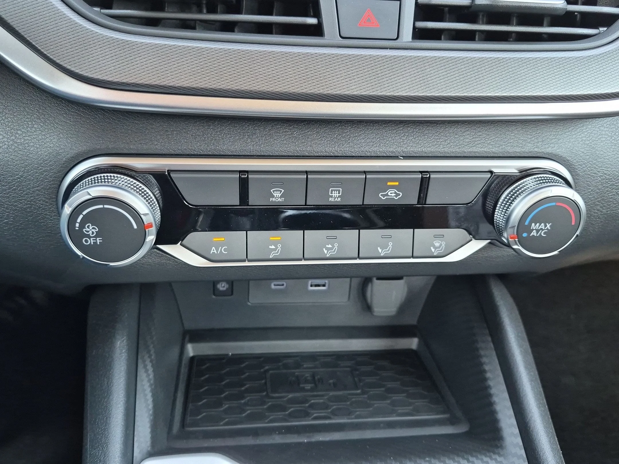 New 2026 Pearl White TriCoat / Super Black Two-tone Nissan SR image 21