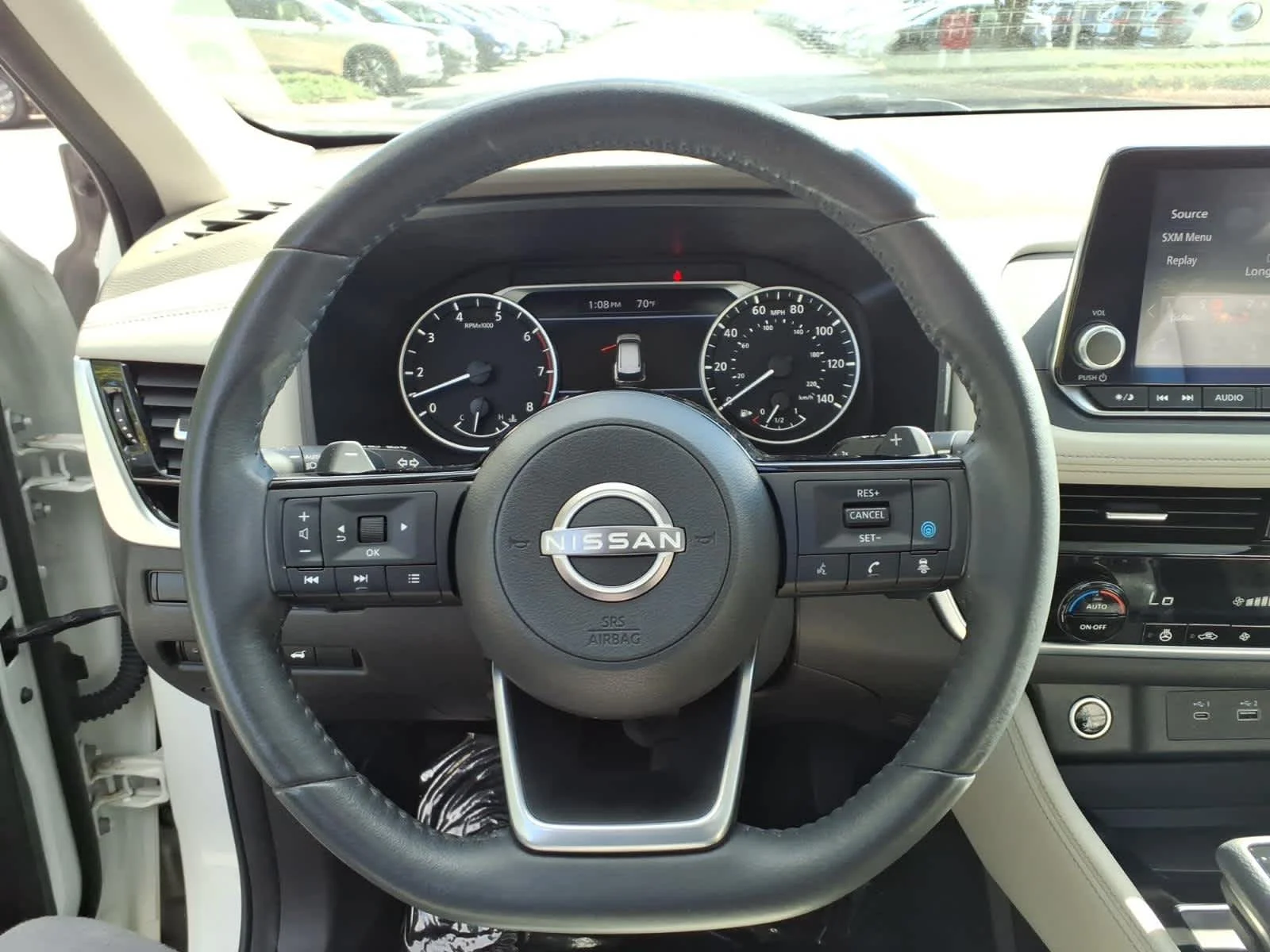 Certified Used 2023 Pearl White Tricoat/Super Black Nissan SL image 24