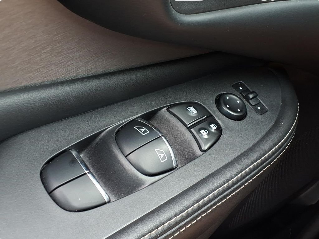 Used 2020 Black Nissan SL image 22