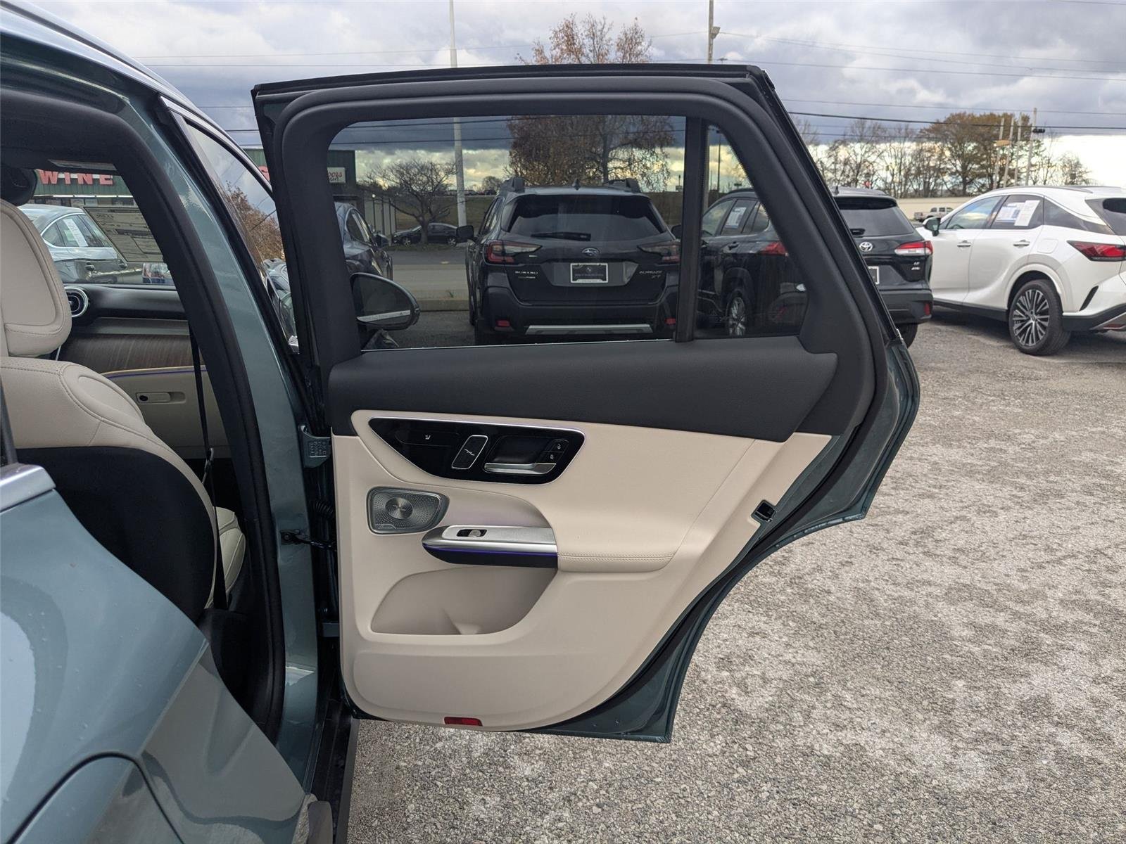 New 2026 Verde Silver Metallic Mercedes-Benz GLC 300 image 29