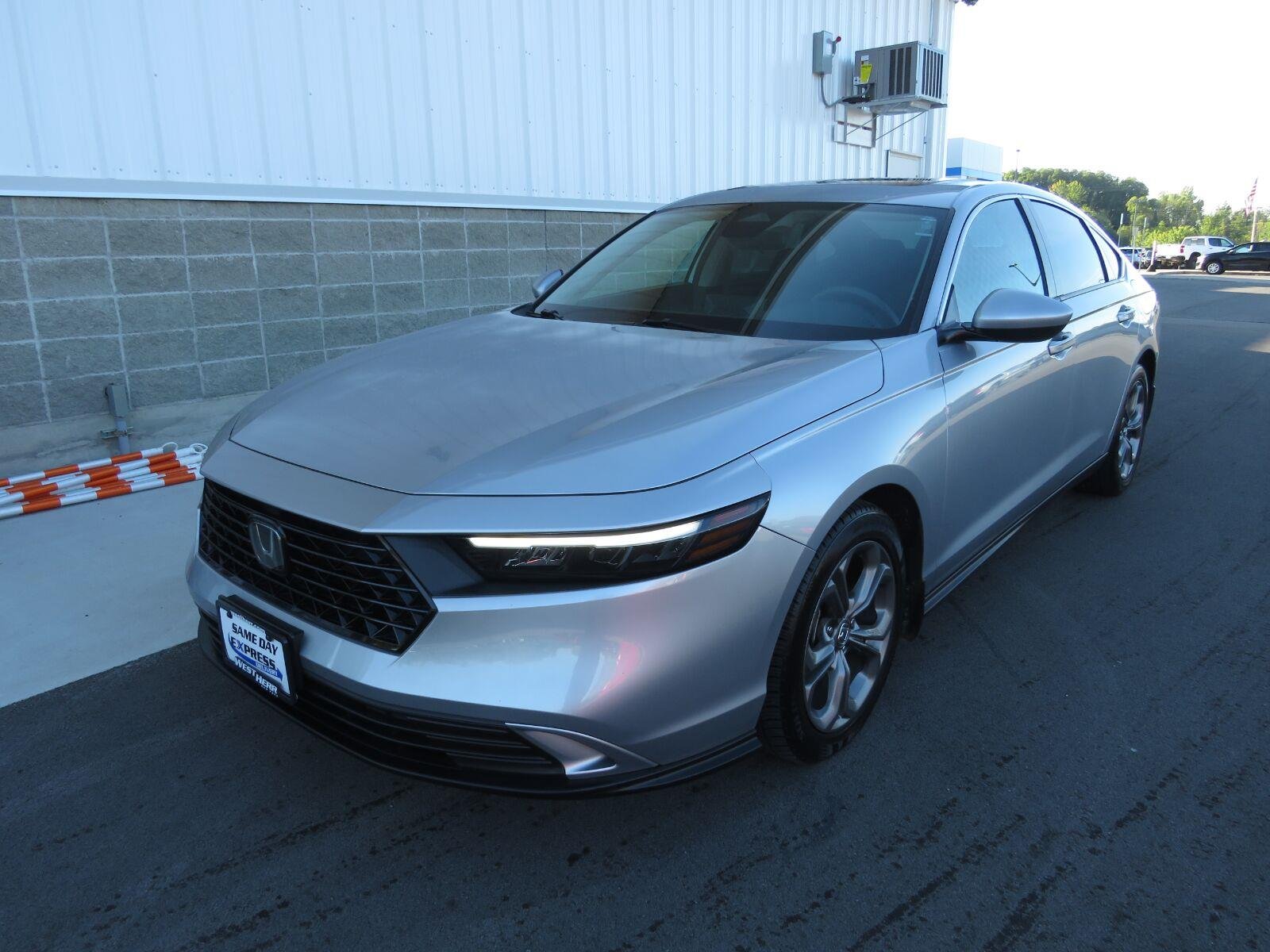 Used 2024  Honda EX image 11