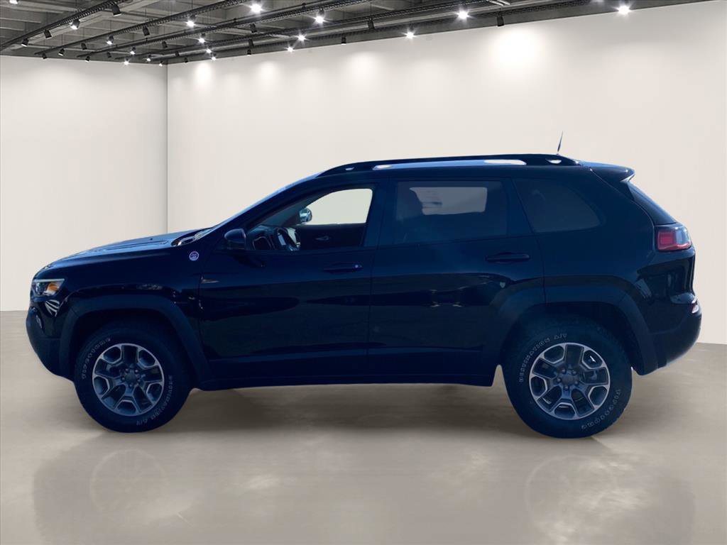 Used 2023 Diamond Black Crystal Pearlcoat Jeep Trailhawk image 4