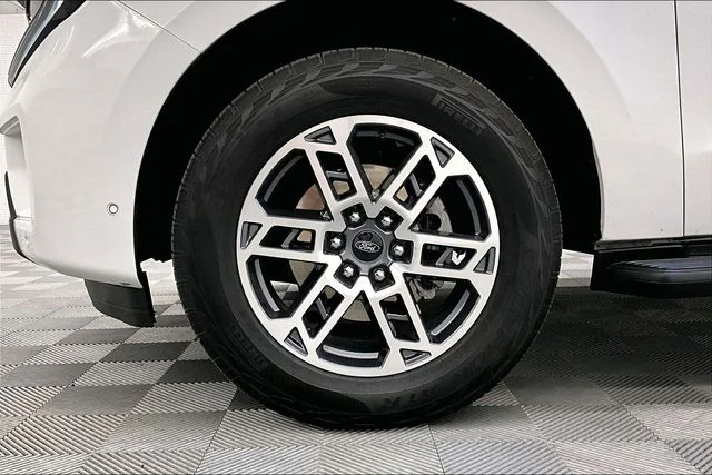 Used 2025 Oxford White Ford Active image 10