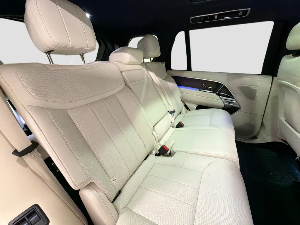 Used 2025 Black Land Rover SE image 28