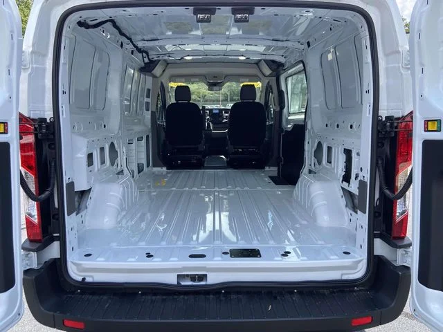 New 2025 Oxford White Ford AWD image 12