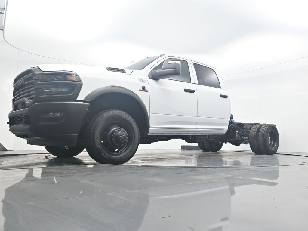 New 2026 Bright White Clear-Coat Exterior Paint RAM Tradesman image 30