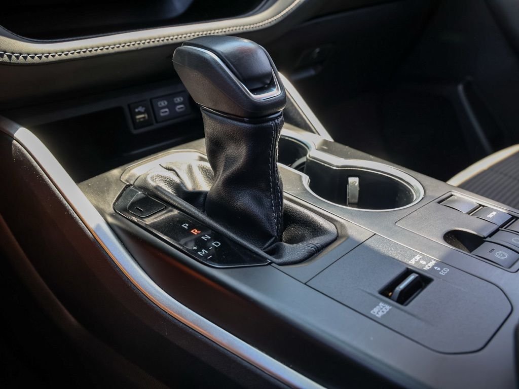 2024 Toyota Highlander LE - Photo 28