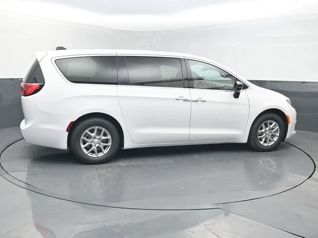 New 2027 Bright White Clear-Coat Exterior Paint Chrysler LX image 7