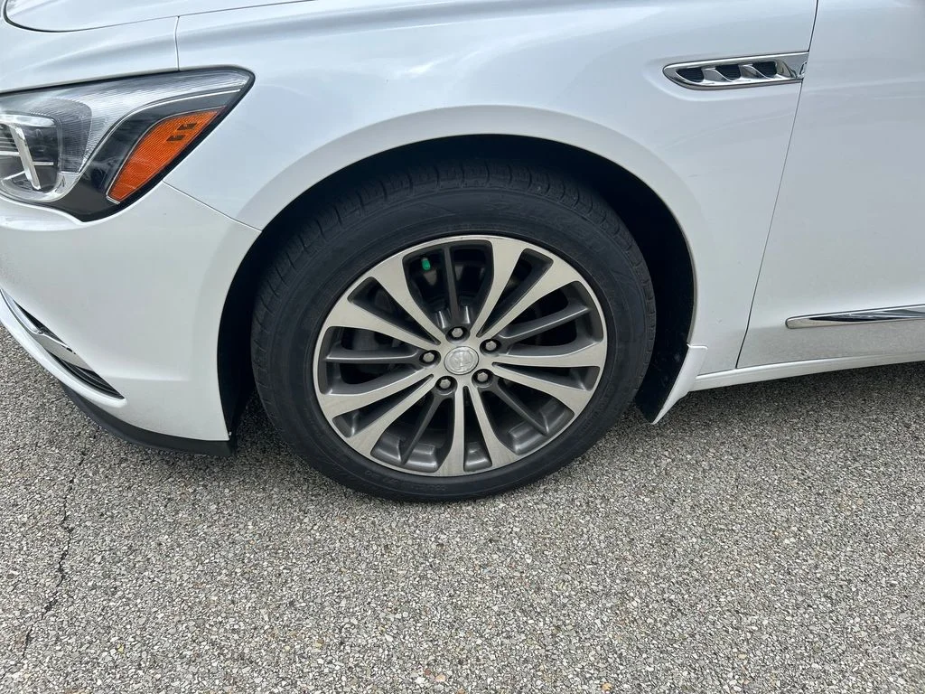 Used 2017 White Buick Essence image 27