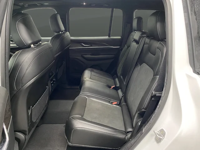 New 2026 Bright White Clear-Coat Exterior Paint Jeep Altitude image 32