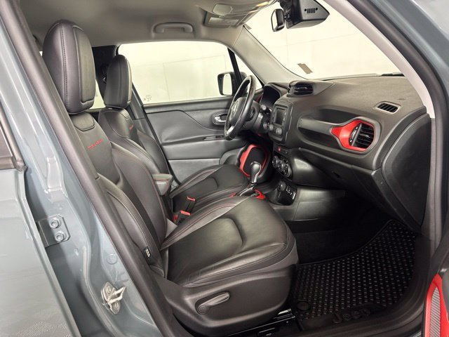 Used 2016 Gray Jeep Trailhawk image 4