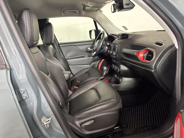 Used 2016 Gray Jeep Trailhawk image 4