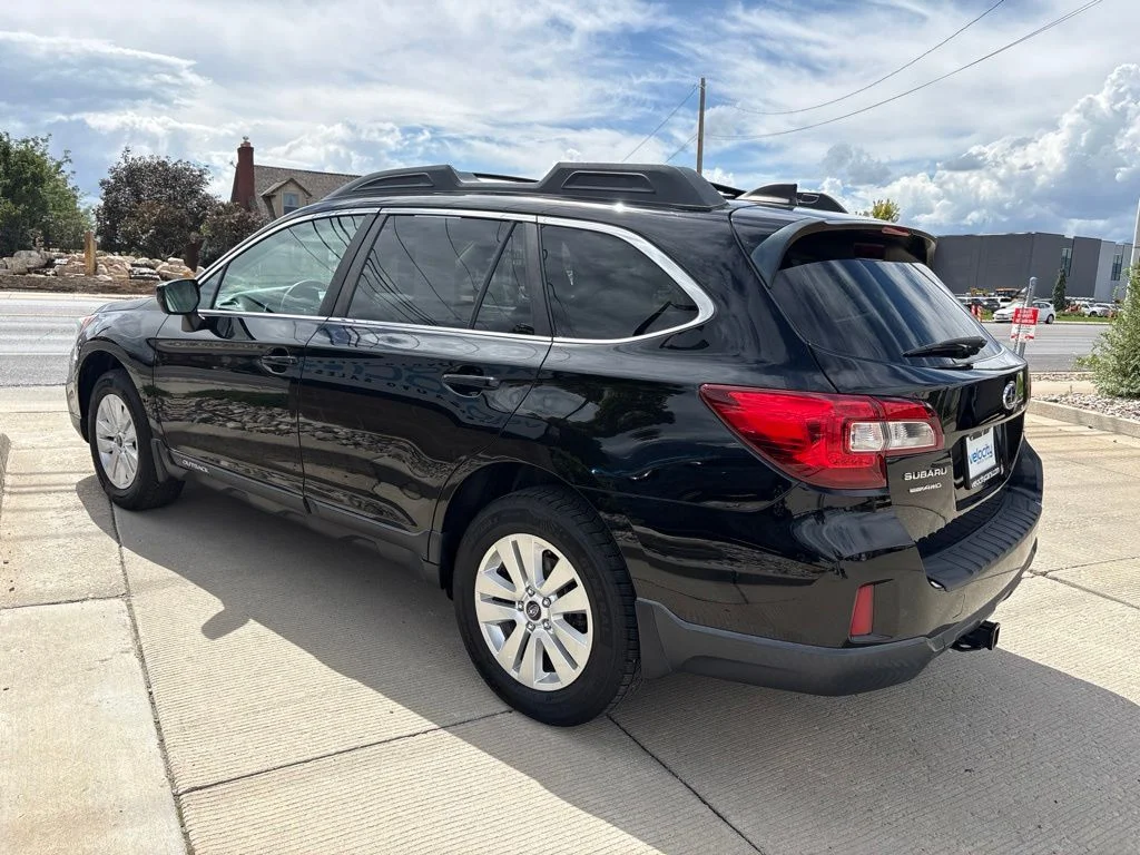 Used 2017 Black Subaru 2.5i Premium image 7