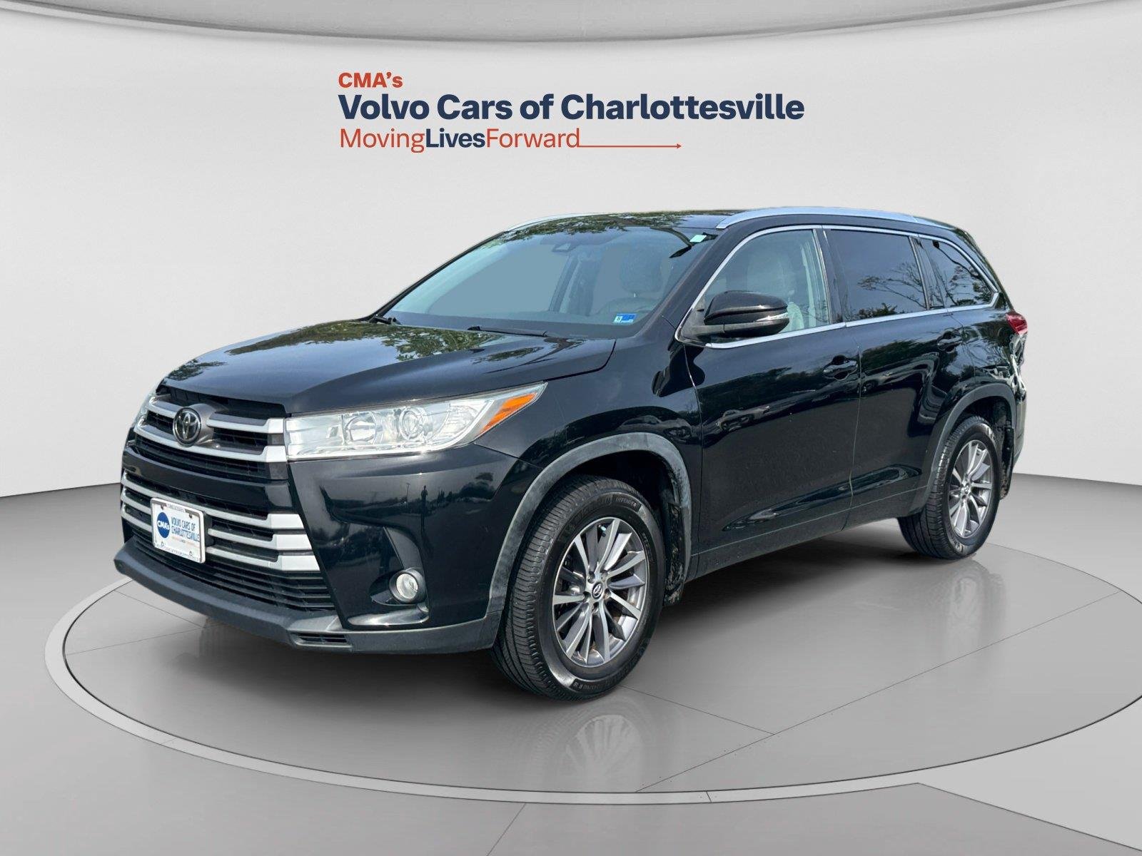 Used 2017 Midnight Black Metallic Toyota XLE image 1