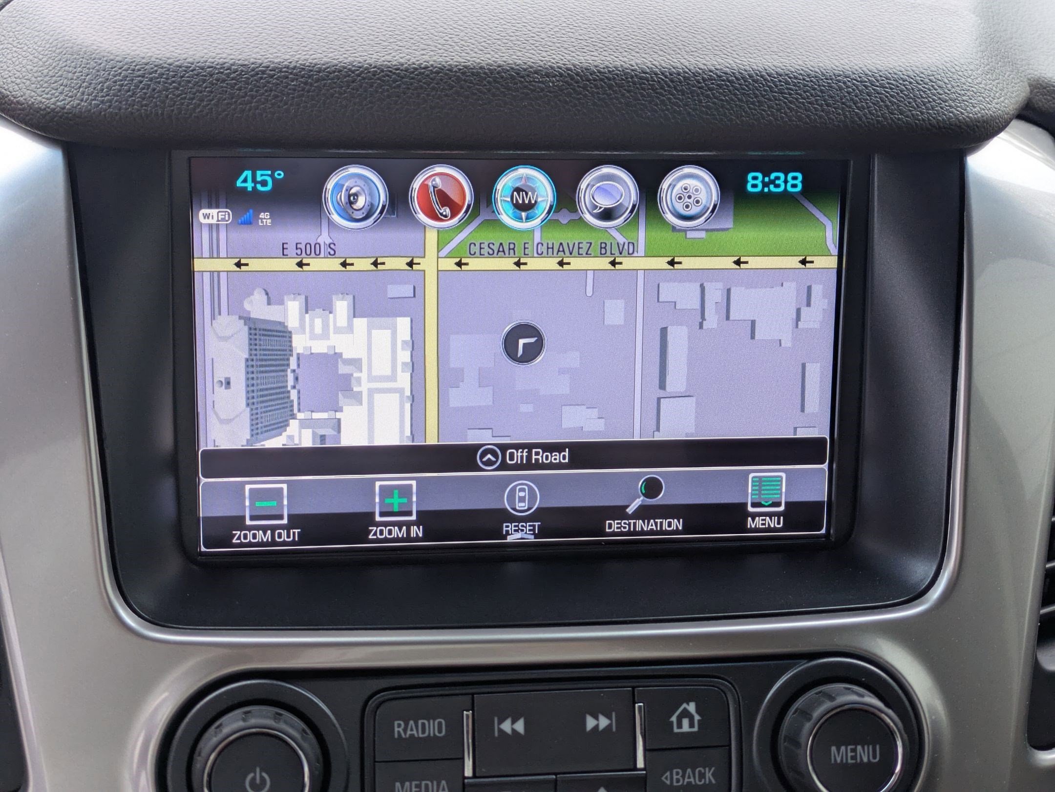 Used 2018 Iridescent Pearl Tricoat Chevrolet Premier image 21
