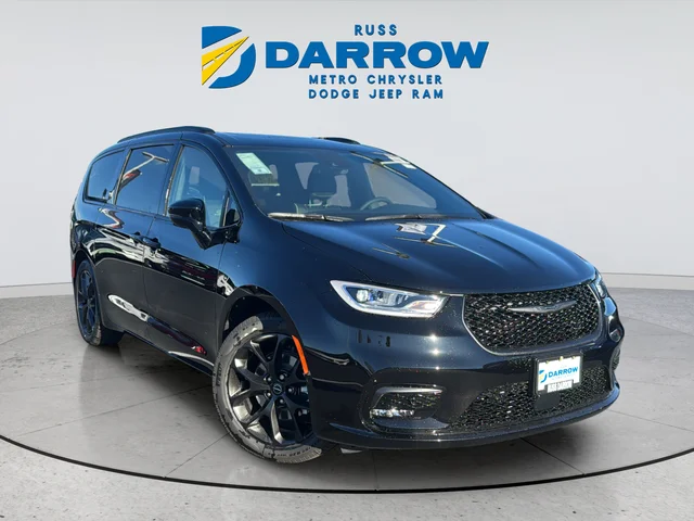 New 2026 Diamond Black Crystal Pearl-Coat Exterior Paint Chrysler Limited image 7