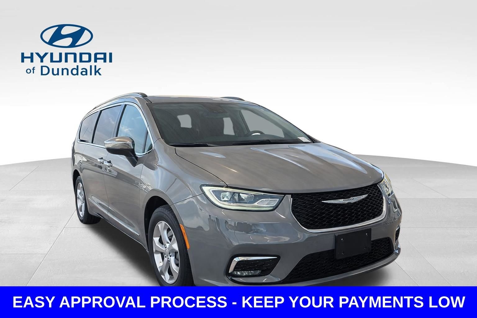 2023 Chrysler Pacifica Limited's photo