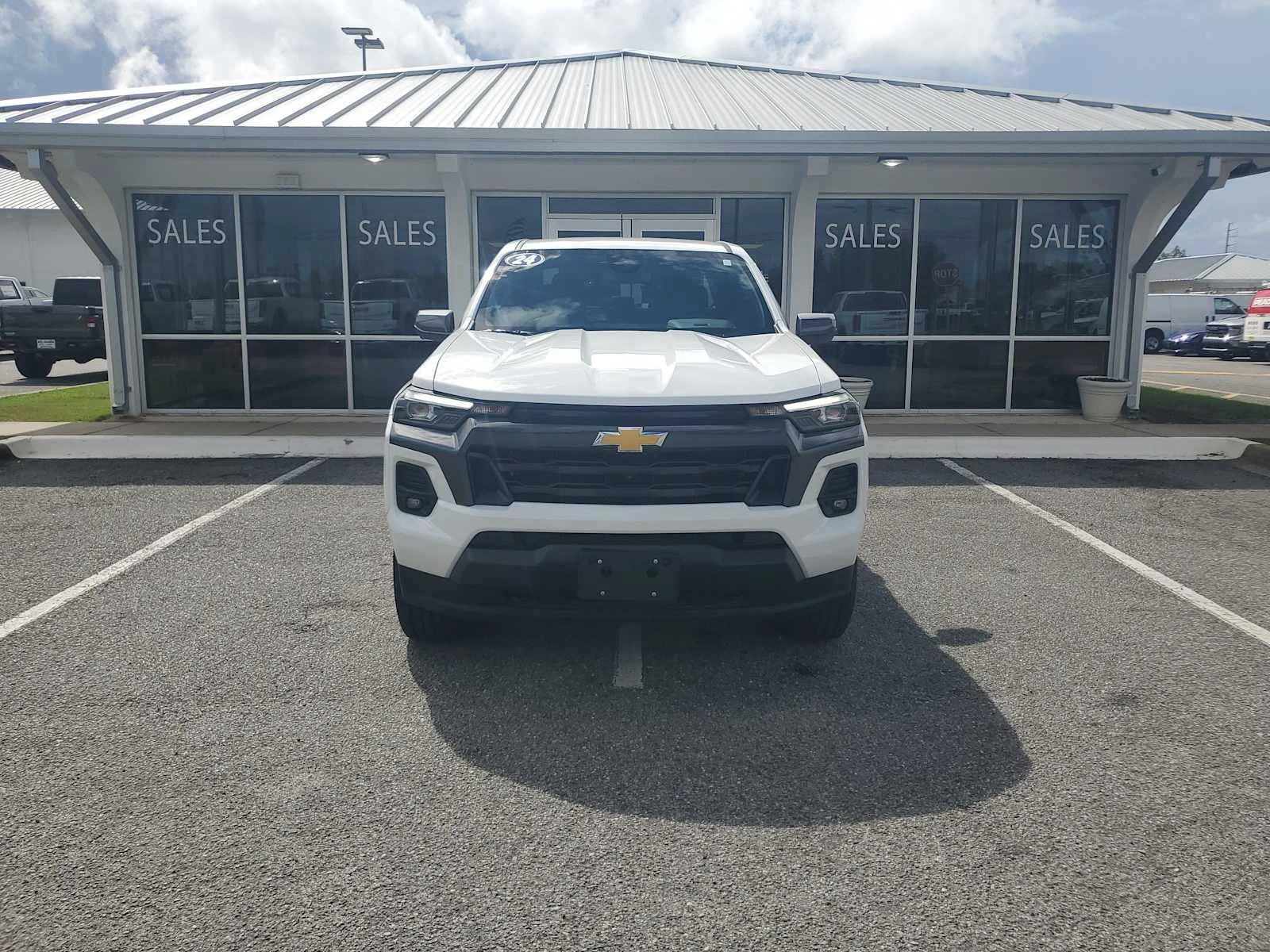 Used 2024 Summit White Chevrolet LT image 11