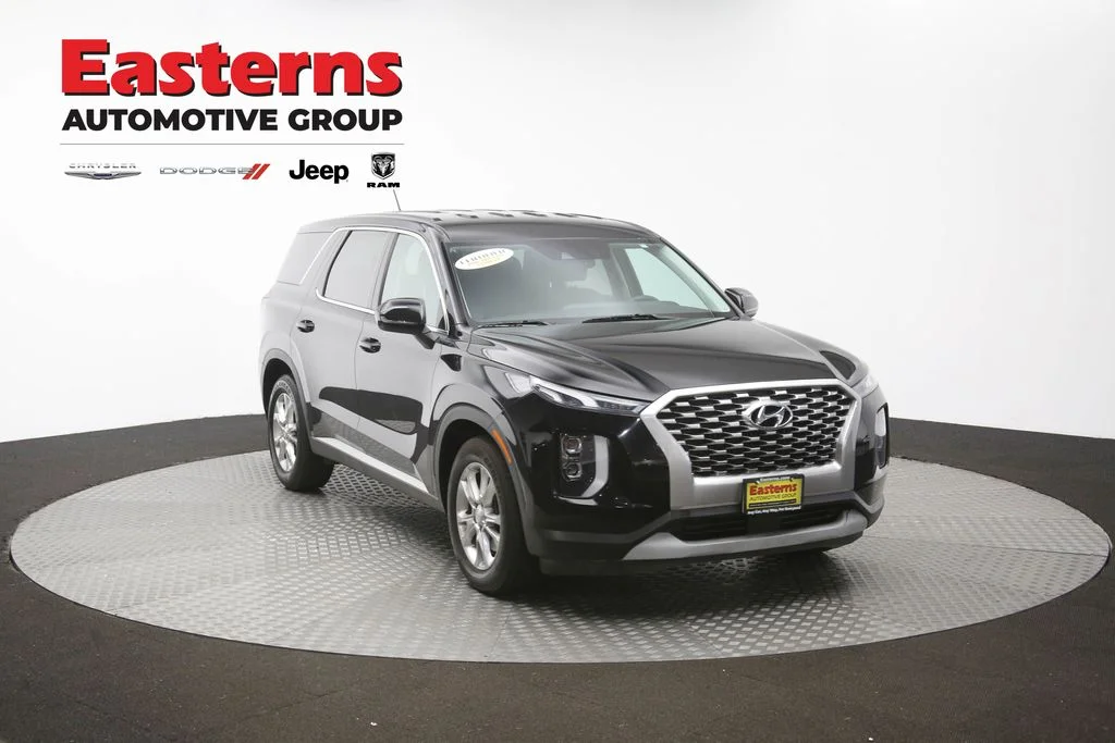Used 2022 Black Hyundai SE image 52