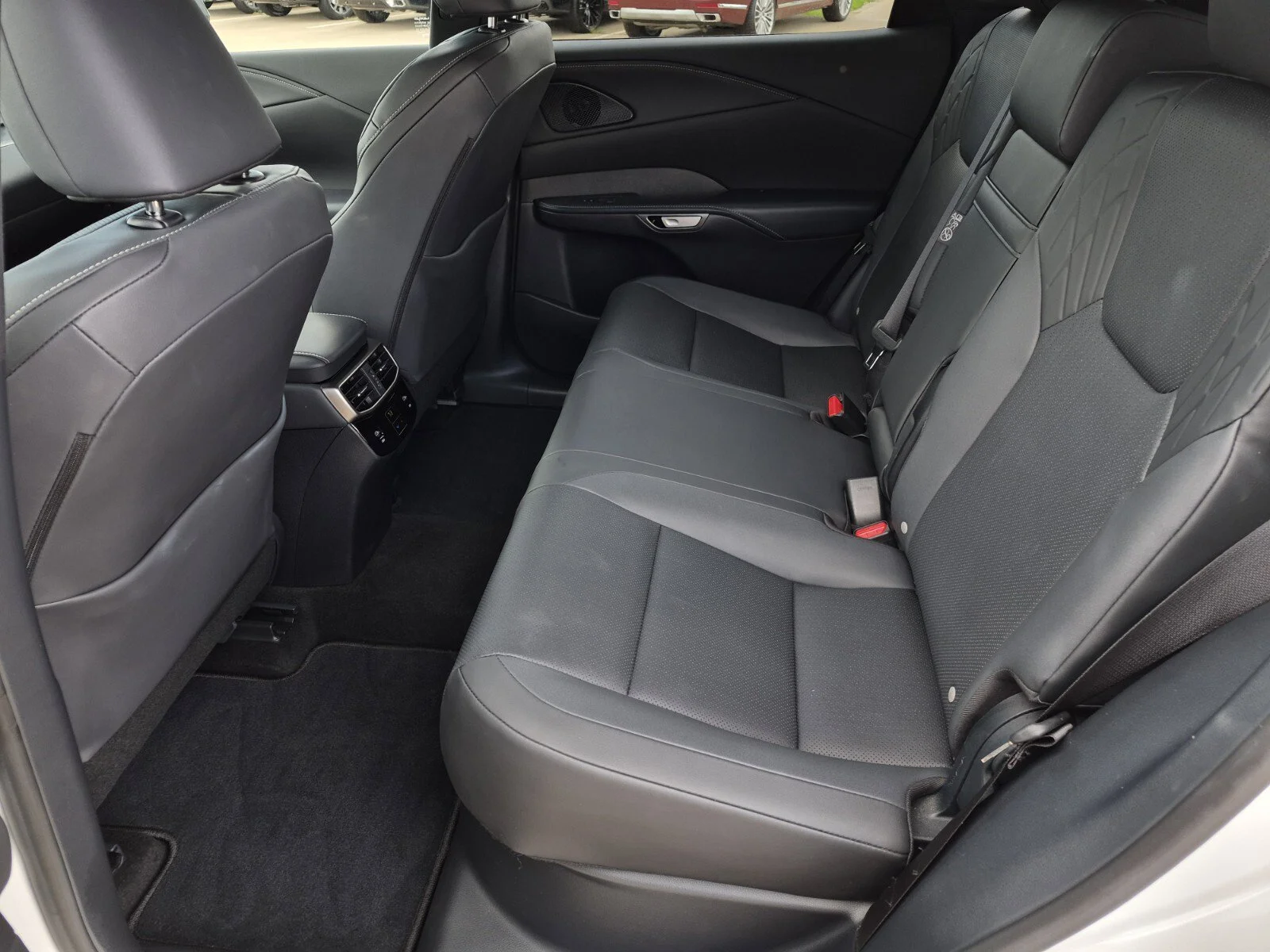 Used 2025 White Pearl Lexus RX 350 Premium image 17