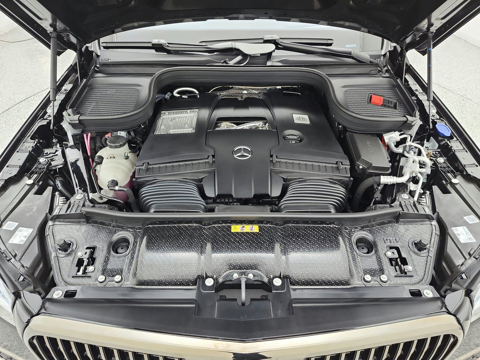New 2026 Obsidian Black Mercedes-Benz Maybach GLS 600 4MATIC® SUV image 33