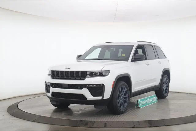 New 2026 Bright White Clear-Coat Exterior Paint Jeep  image 10