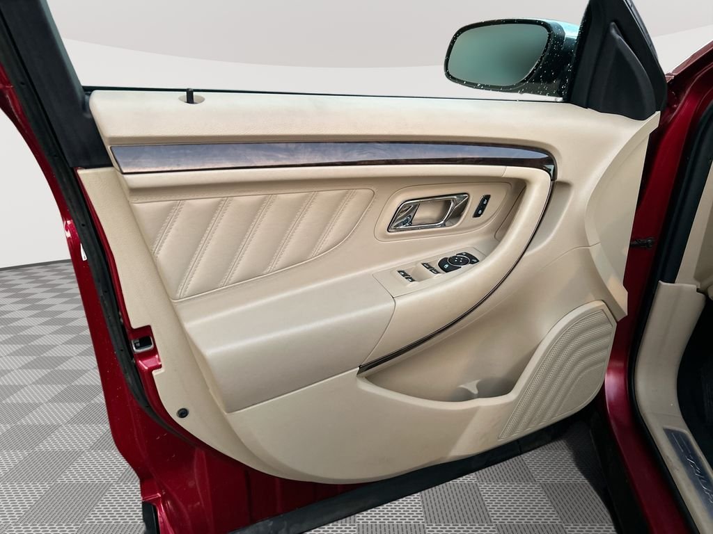 Used 2019  Ford Limited image 26