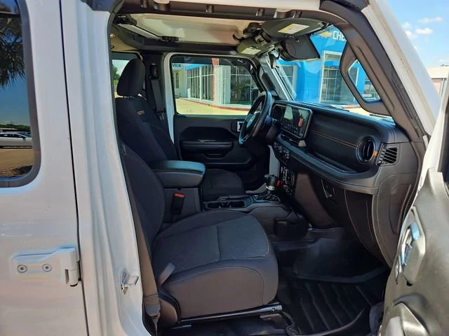 Used 2024  Jeep Mojave image 16