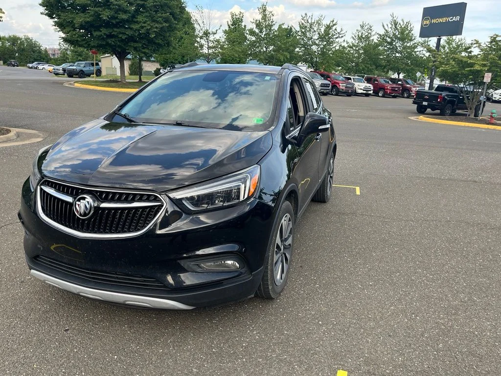 Used 2020 Black Buick Essence image 3