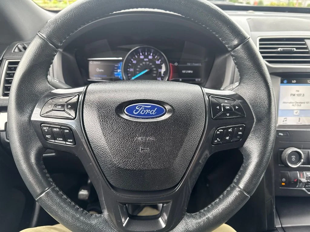 Used 2018 Red Ford XLT image 16