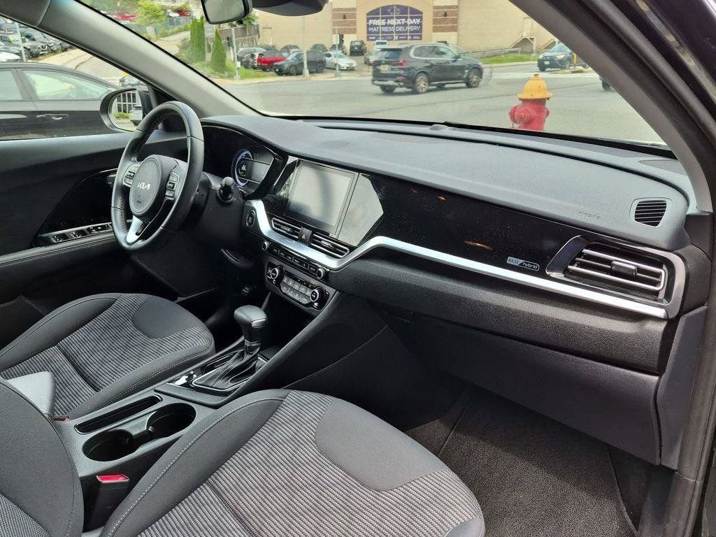 Used 2022 Black Kia LXS image 22