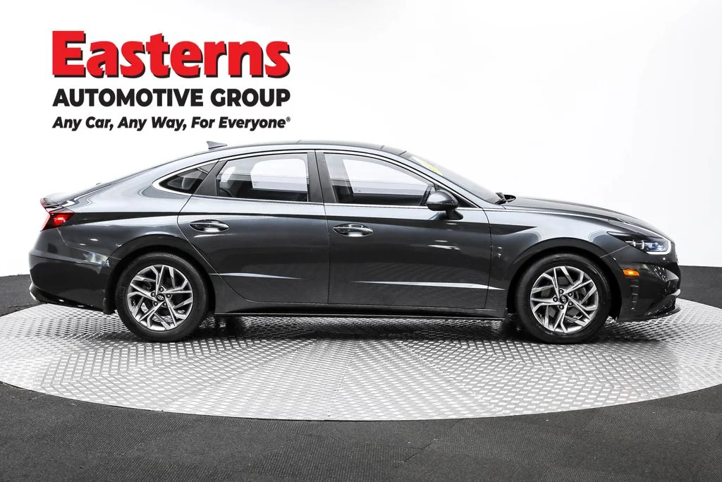 Used 2023 Gray Hyundai SEL image 4