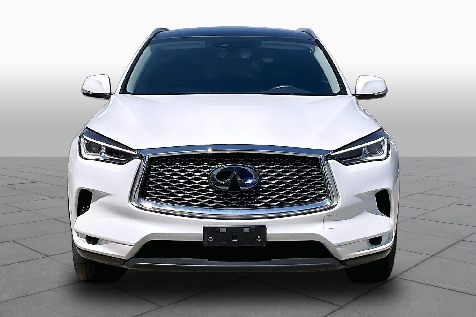 Used 2024 Radiant White INFINITI LUXE image 4